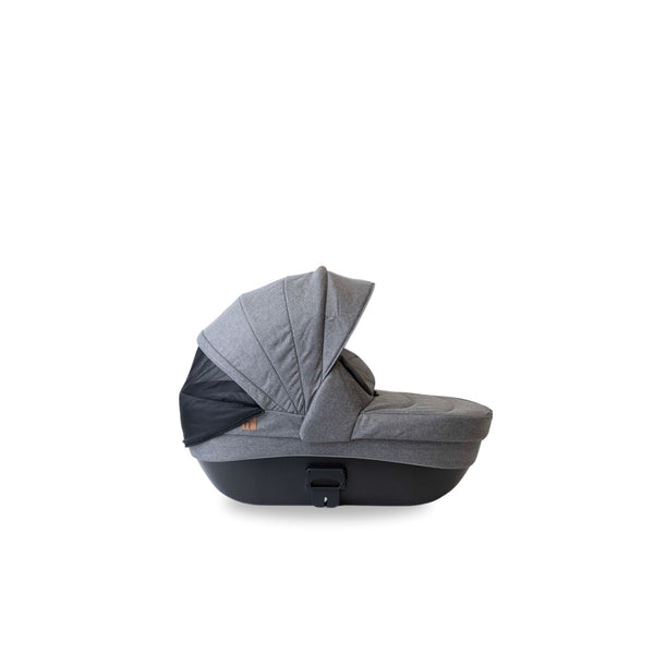 noola baby Demo | Carrycot | Elite & Sprint | Bassinet Lunar Grey Baby Carrier