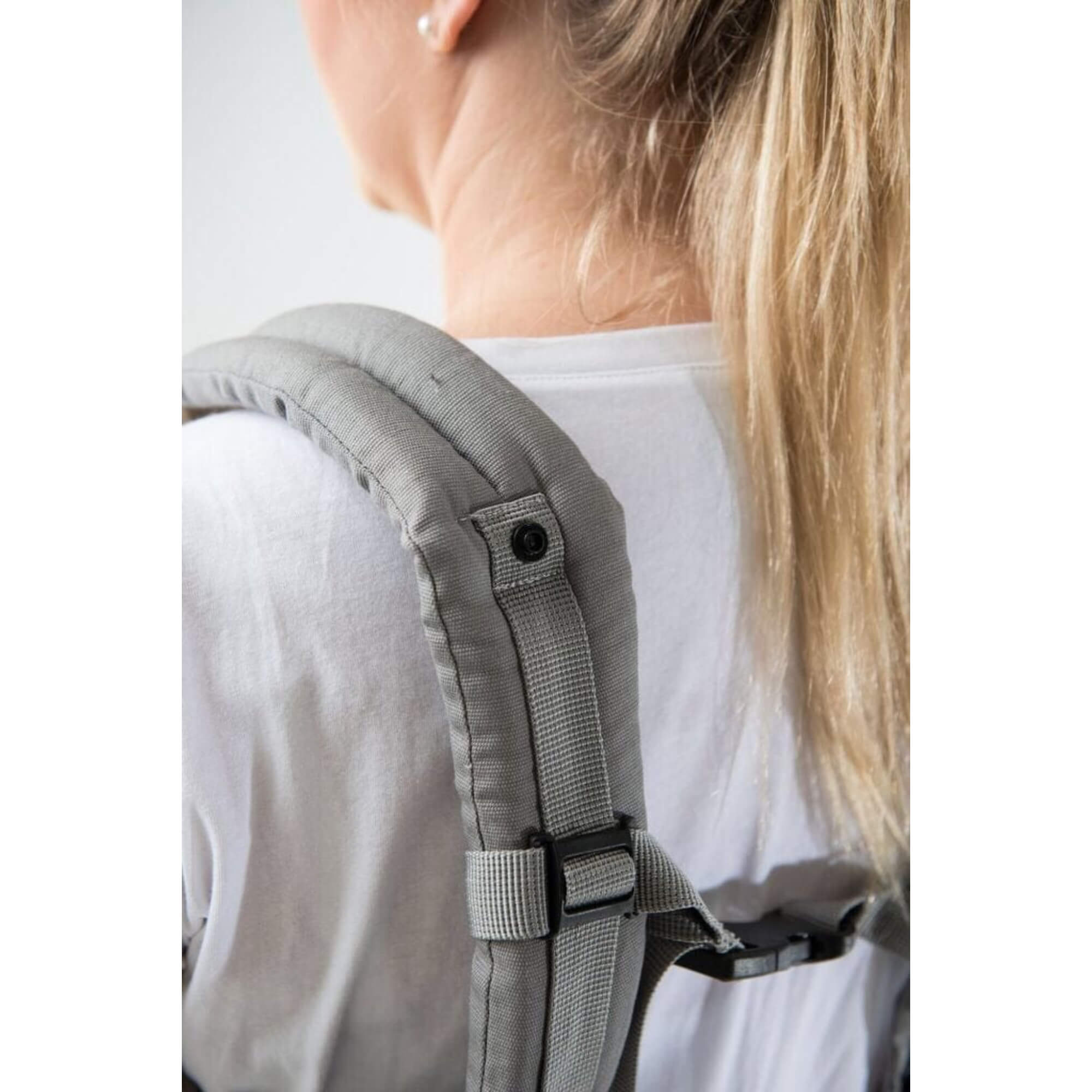 noola closer2you grey baby carrier
